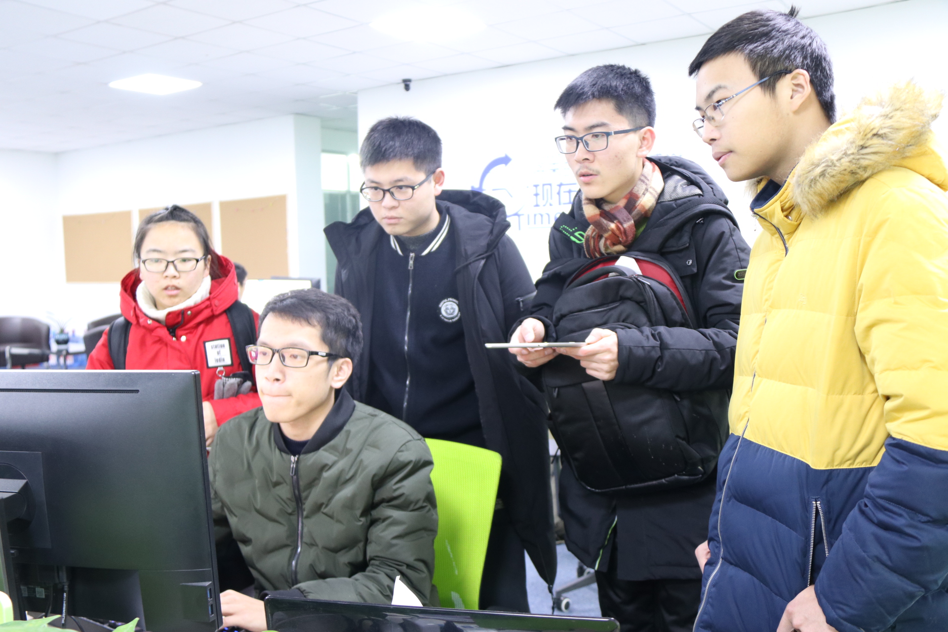 浙江大学生仪学院+赴浙江省杭州市基层中医卫生机构寒假社会实践团+2.28+浙江省医学科学院+采访2+朱敬文.jpg
